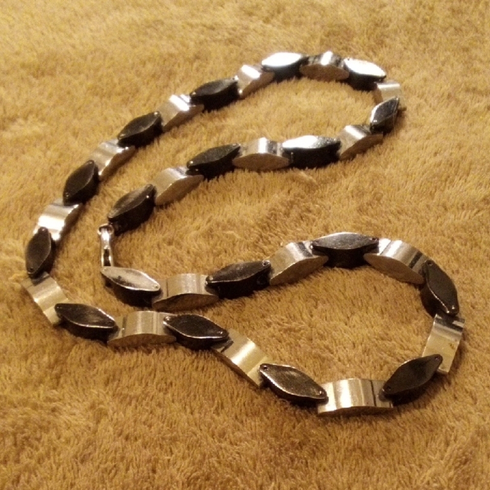 Chic Women's Black and Silver Necklace - Picture 6 of 7